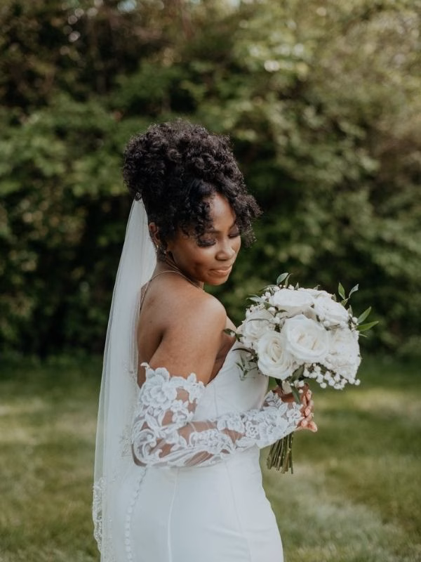 Curly-Bridal-Hair-Ideas-for-Wash-and-Go-Brides